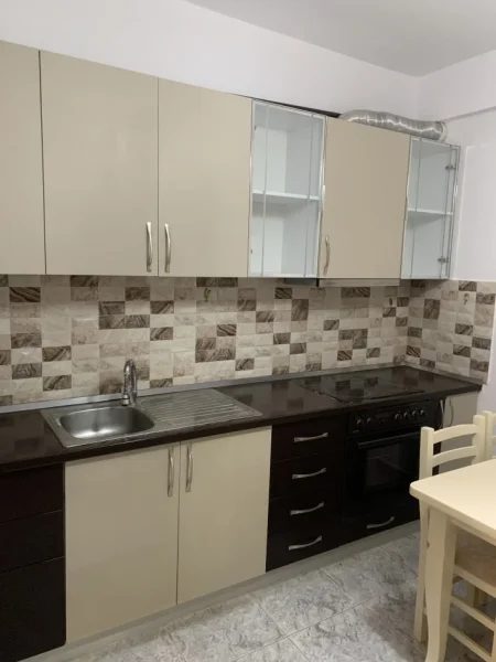 jepet me qera , (Jepet me Qera Apartament 2+1 mobiluar Astir 45000 Leke)