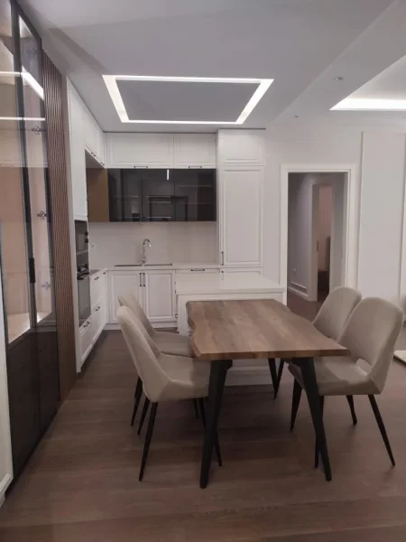 Tirane, jepet me qera apartament 2+1+Ballkon Kati 5, 120 m² 1.700 € (Rruga e kosovareve)