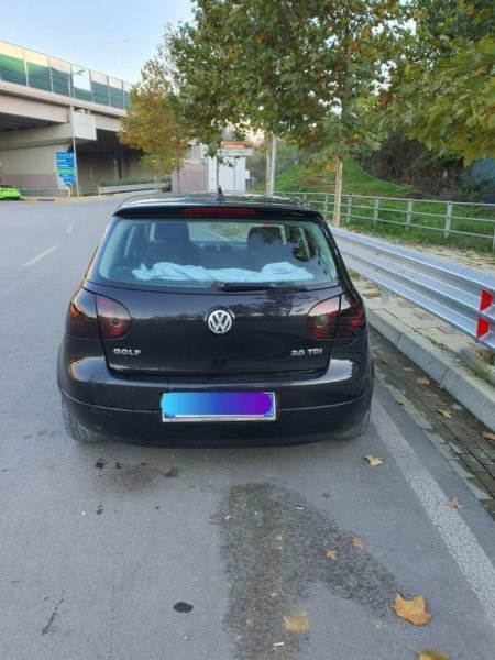 Tirane, shes Golf 5 Nafte, e zeze 250.000 km 3.000 €