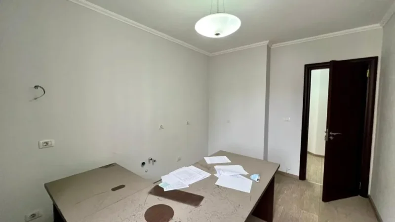 SHITET : 2+1📍21 Dhjetori - Rr.Muhamet Gjollesha (Hotel Mondial) - 258,000€ -  S.103m² - Kt.3 || Mundesi ndarje ne 2 Apartamente🔥