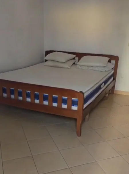 Tirane, jepet me qera apartament 1+1 Kati 2, 60 m² (Fundi Rruges Burgut, Stacioni Trenit)