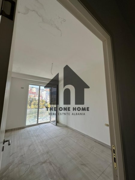 Tirane, shitet apartament 2+1+Ballkon Kati 3, 93 m² 238.000 € (LIQENI THAT)