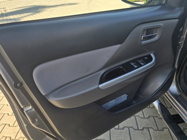 Pick-Up Mitsubishi L 200 2,4 TDI 2017 Nafte, gri e erret manuale Klima 112.000 km 21.900 €