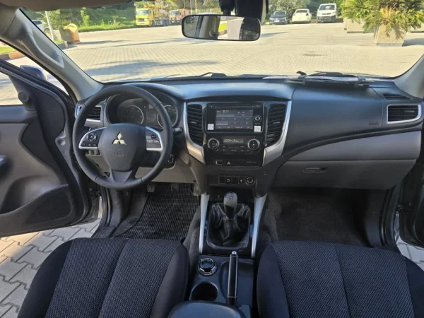 Pick-Up Mitsubishi L 200 2,4 TDI 2017 Nafte, gri e erret manuale Klima 112.000 km 20000 €