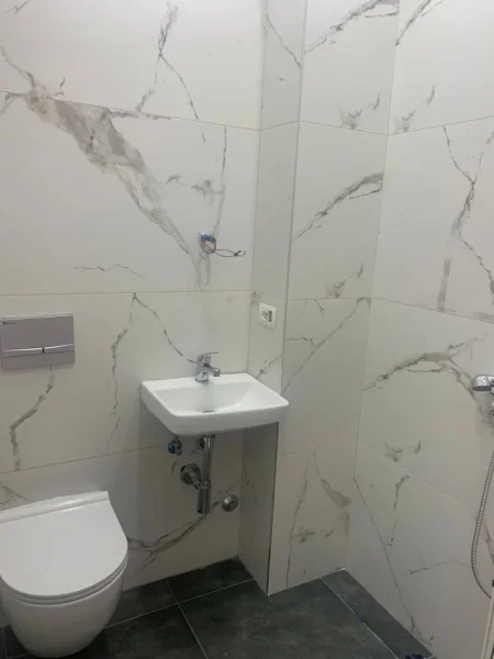 Tirane, jepet me qera dyqan Kati 0, 40 m² 600 € (Rruga Hamdi Sina)