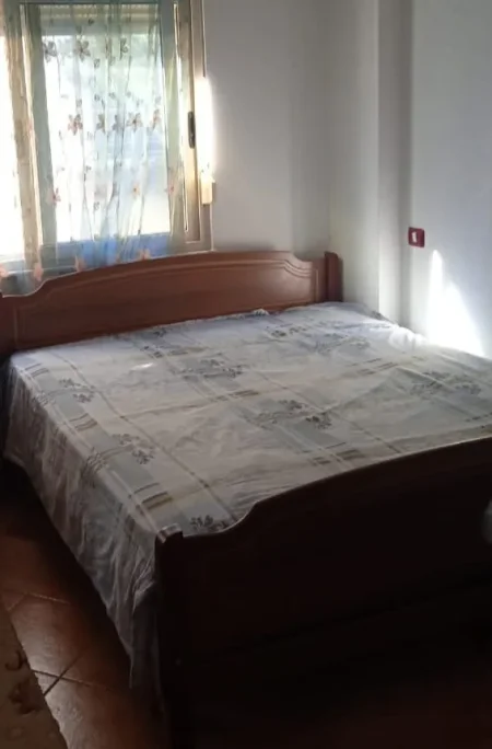 Tirane, jepet me qera apartament 1+1 Kati 3, 60 m² (Perball Delijorgjit)