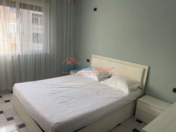 Tirane, jepet me qera apartament 2+1+Ballkon Kati 4, 80 m² 700 € 