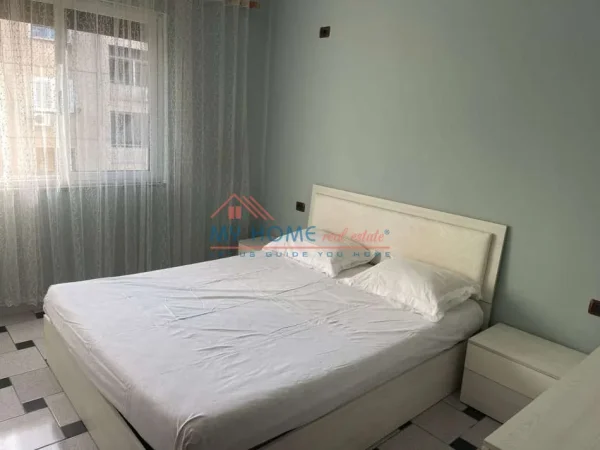Tirane, jepet me qera apartament 2+1+Ballkon Kati 4, 80 m² 700 € 