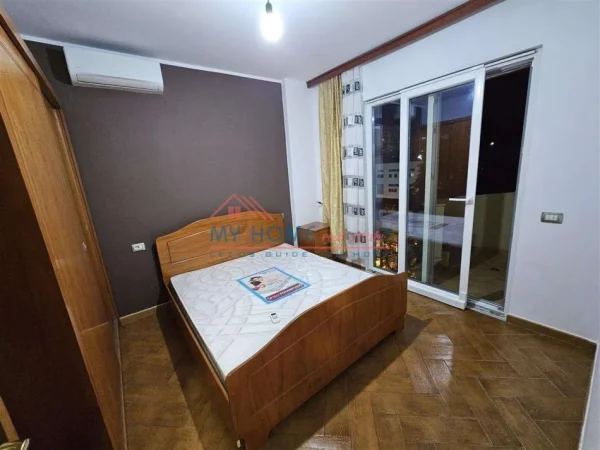 Tirane, jepet me qera apartament 3+1+Ballkon Kati 3, 126 m² 800 € 