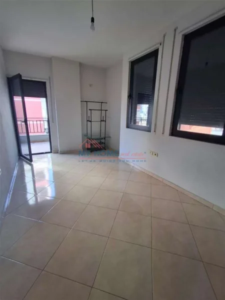 Tirane, shitet apartament 2+1+Ballkon Kati 3, 102 m² 155.000 € 