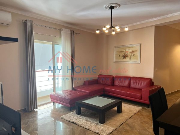 Tirane, jepet me qera apartament 2+1+Ballkon Kati 2, 120 m² 700 € 