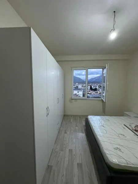 Tirane, jepet me qera apartament 1+1 Kati 4, 70 m² 350 € 