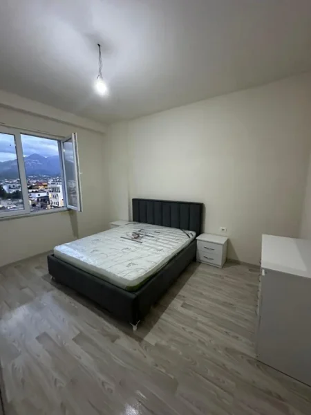 Tirane, jepet me qera apartament 1+1 Kati 4, 70 m² 350 € 