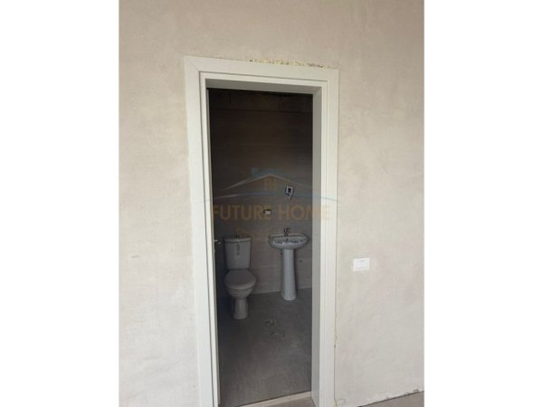 Tirane, jepet me qera dyqan Kati 0, 100 m² 2.000 € (JORDAN MISJA)