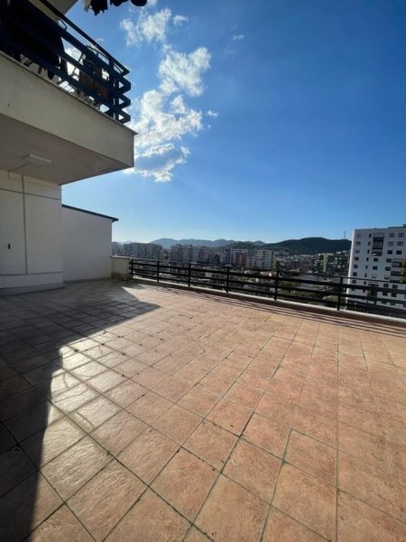 Jepet me qera apartament 2+1+Ballkon Kati 6, 91 m² 500 € (Rruga 3 Dëshmorët Yzberishte)