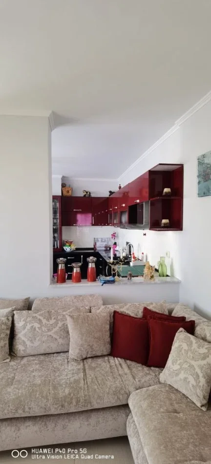 Jepet me qera apartament 2+1+Ballkon Kati 6, 91 m² 500 € (Rruga 3 Dëshmorët Yzberishte)