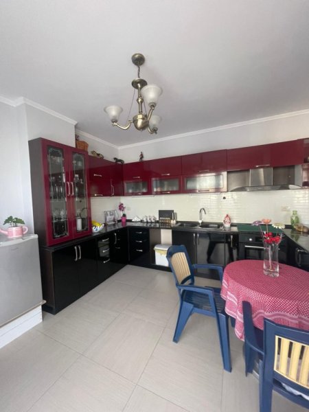 Jepet me qera apartament 2+1+Ballkon Kati 6, 91 m² 500 € (Rruga 3 Dëshmorët Yzberishte)