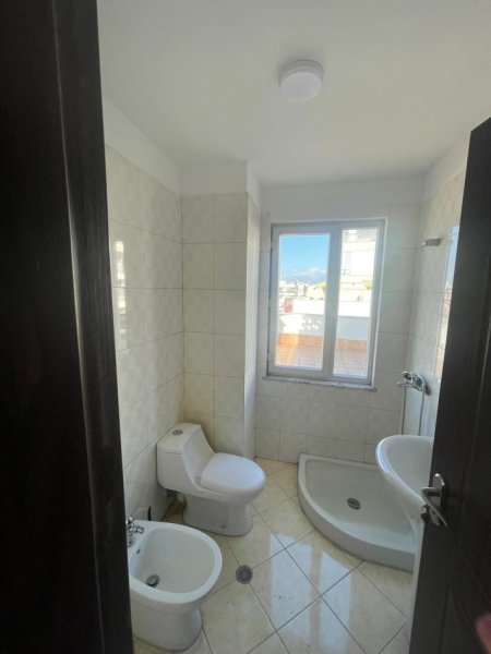 Jepet me qera apartament 2+1+Ballkon Kati 6, 91 m² 500 € (Rruga 3 Dëshmorët Yzberishte)