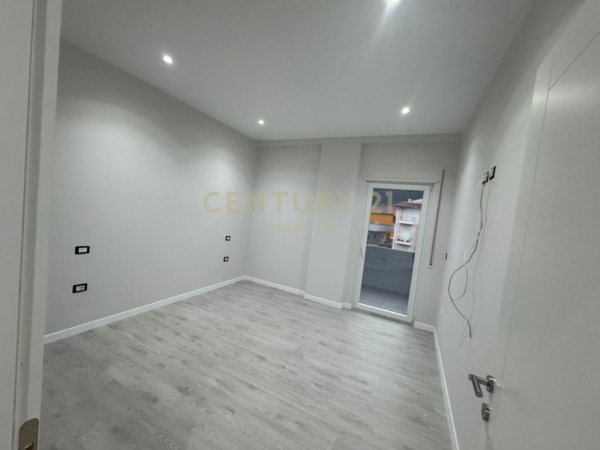 Tirane, jepet me qera apartament 1+1+Ballkon Kati 2, 70 m² 350 € (kodra e priftit)