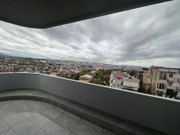Tirane, jepet me qera apartament 1+1+Ballkon Kati 2, 70 m² 350 € (kodra e priftit)