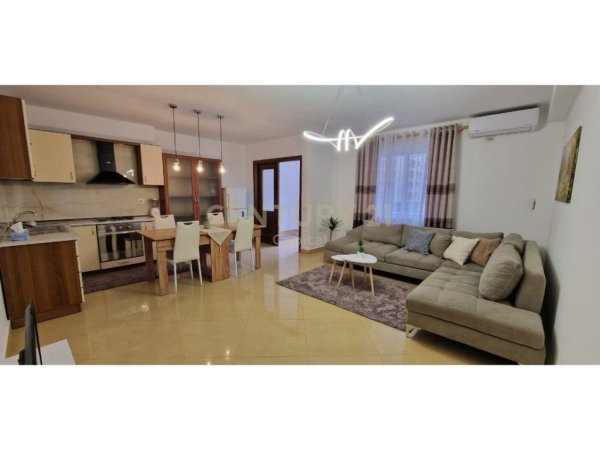 Tirane, jepet me qera apartament 2+1+Ballkon Kati 4, 83 m² 800 € (rruga e barrikadave)