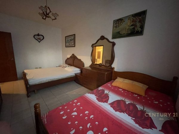 Tirane, jepet me qera apartament 1+1+Ballkon Kati 10, 63 m² 500 € (komuna e parisit)