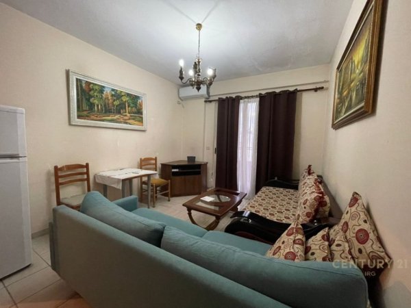Tirane, jepet me qera apartament 1+1+Ballkon Kati 10, 63 m² 500 € (komuna e parisit)