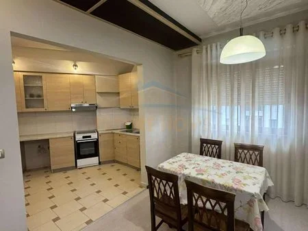 Tirane, jepet me qera apartament 2+1 Kati 3, 114 m² 550 € 