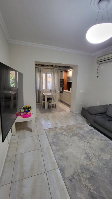 Tirane, jepet me qera apartament 2+1 Kati 2, 90 m² 550 € (Rruga e Elbasanit)