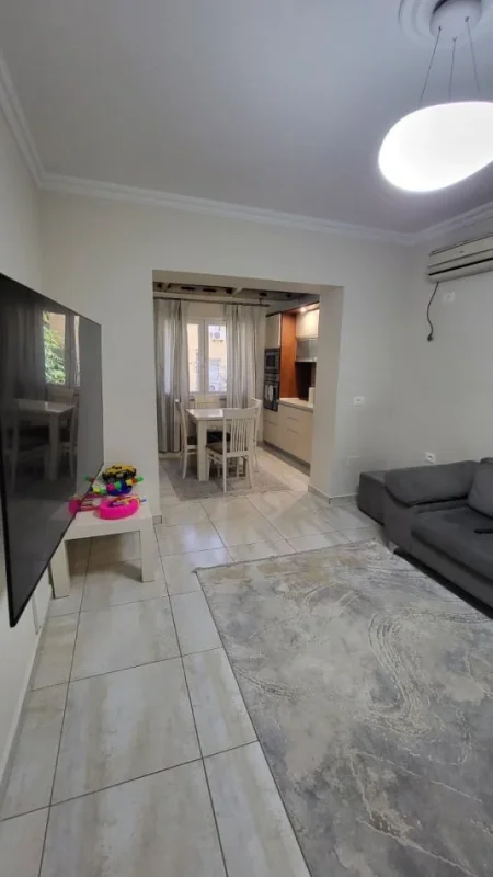 Tirane, jepet me qera apartament 2+1 Kati 2, 90 m² 550 € (Rruga e Elbasanit)