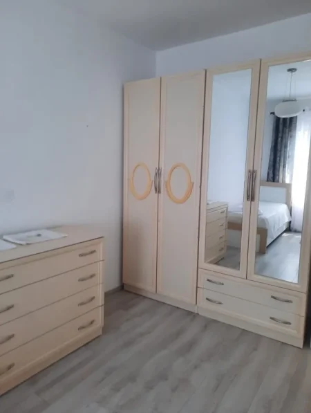 Tirane, jepet me qera apartament 2+1+Aneks+Ballkon Kati 5, 900 € 