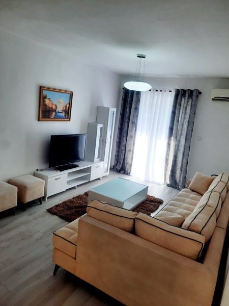 Tirane, jepet me qera apartament 2+1+Aneks+Ballkon Kati 5, 900 € 