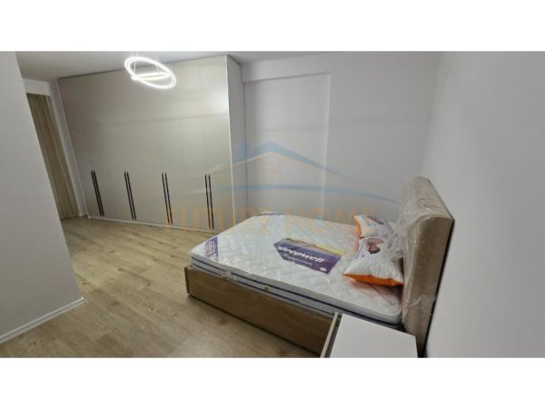 Tirane, jepet me qera apartament 2+1+Depo+ Ballkon Kati 2, 102 m² 1.000 € (Kompleksi Kika 3) Komuna e Parisit
