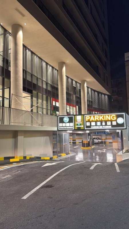 Tirane, jepet me qera zyre Kati 12, 100 m² 1.000 € (MINE PEZA)