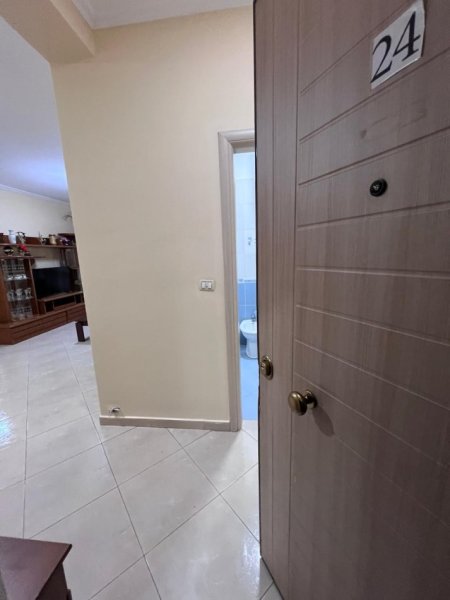 Tirane, jepet me qera apartament 1+1 , 64 m² 500 € (Kopeshti botanik)