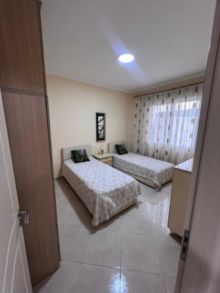 Tirane, jepet me qera apartament 1+1 , 64 m² 500 € (Kopeshti botanik)