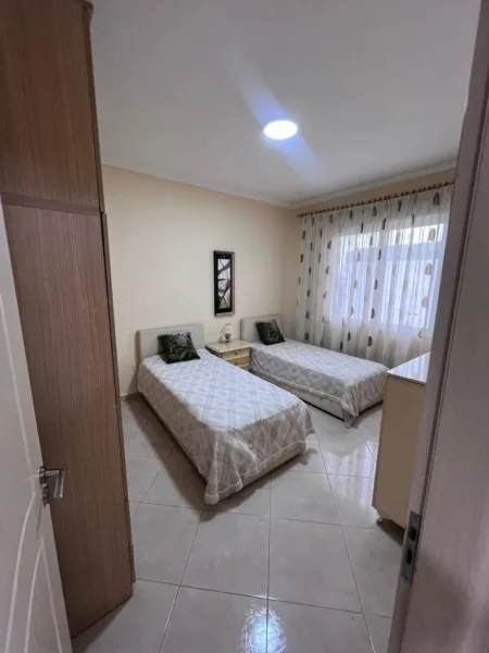 Tirane, jepet me qera apartament 1+1 , 64 m² 500 € (Kopeshti botanik)