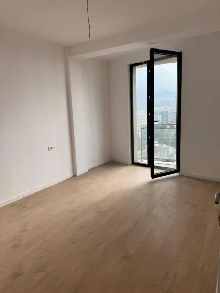 Tirane, jepet me qera zyre Kati 12, 200 m² 2.000 € (MINE PEZA)
