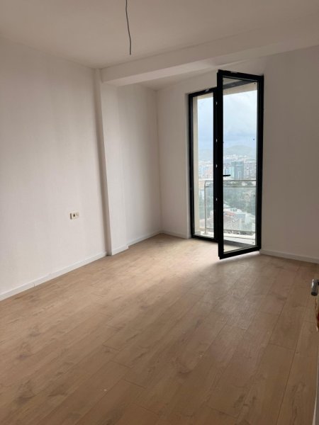 Tirane, jepet me qera zyre Kati 12, 200 m² 2.000 € (MINE PEZA)