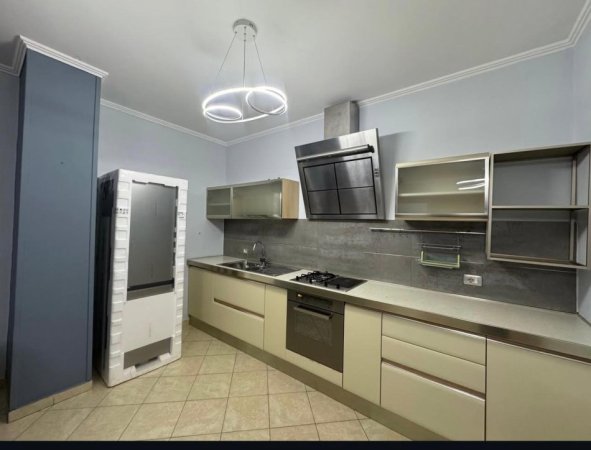 Tirane, jepet me qera apartament 2+1 Kati 7, 100 m² 600 € (SHKOLLA HARRY FULTZ)