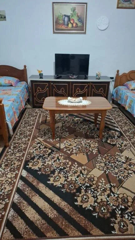 Tirane, jepet me qera garsonier 1+1 Kati 1, 270 €