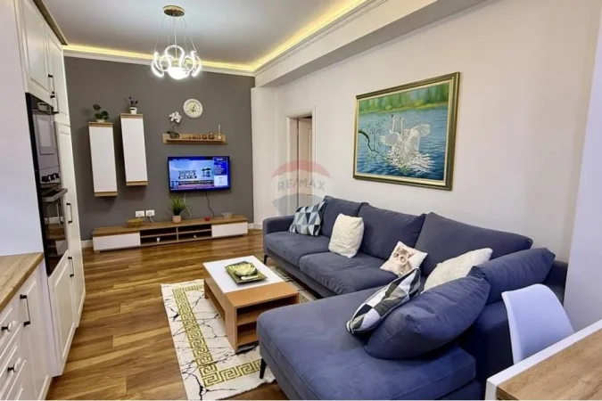 Tirane, jepet me qera apartament 1+1 Kati 4, 70 m² 750 € (Rruga Margarita Tutulani)