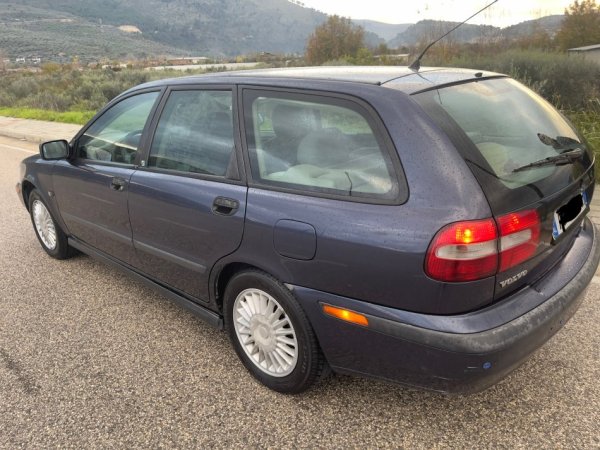 Berat, shes makine me portobagazh Volvo V40 Benzin+Gaz, blu manuale Kondicioner 370 km 2.500 €