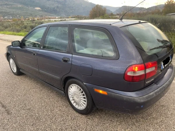 Berat, shes makine me portobagazh Volvo V40 Benzin+Gaz, blu manuale Kondicioner 370 km 2.500 €
