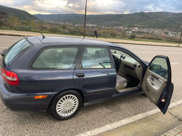Berat, shes makine me portobagazh Volvo V40 Benzin+Gaz, blu manuale Kondicioner 370 km 2.500 €