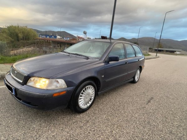 Berat, shes makine me portobagazh Volvo V40 Benzin+Gaz, blu manuale Kondicioner 370 km 2.500 €