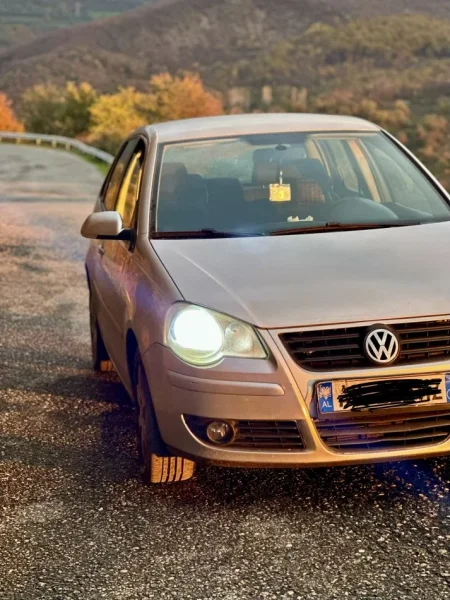 Elbasan, shes makine polo 1.4 naft 2006 manual Nafte, gri metalizato manuale Kondicioner 293 km 2.700 €