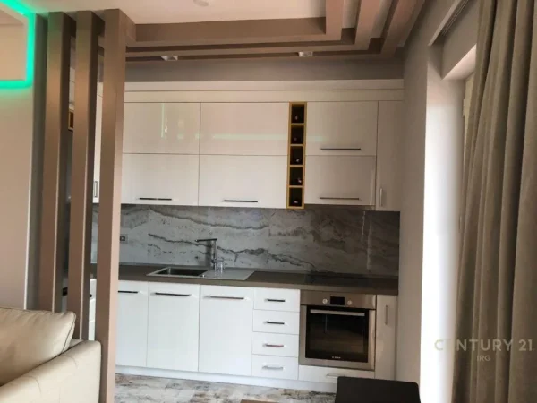 Tirane, jepet me qera apartament 1+1+Ballkon Kati 8, 65 m² 650 € (IRG128180)