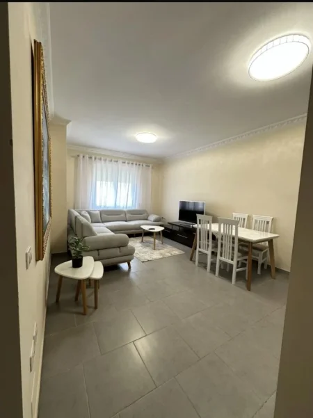 Vlore, jepet me qera apartament 1+1 Kati 11, 75 m² 300 € (Vlorë, Rruga Transballkanike , Rruga Gjergj Kastrioti)