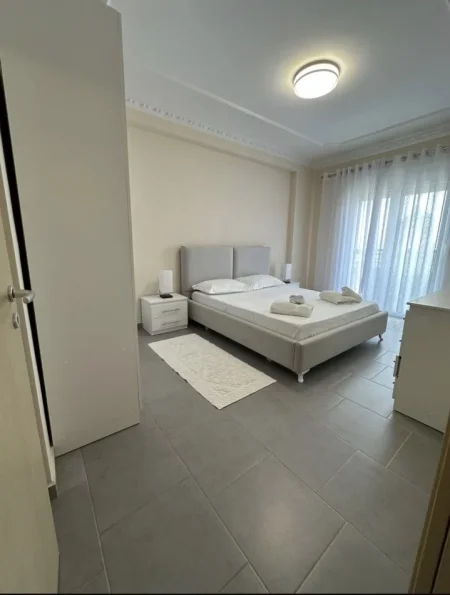 Vlore, jepet me qera apartament 1+1 Kati 11, 75 m² 300 € (Vlorë, Rruga Transballkanike , Rruga Gjergj Kastrioti)